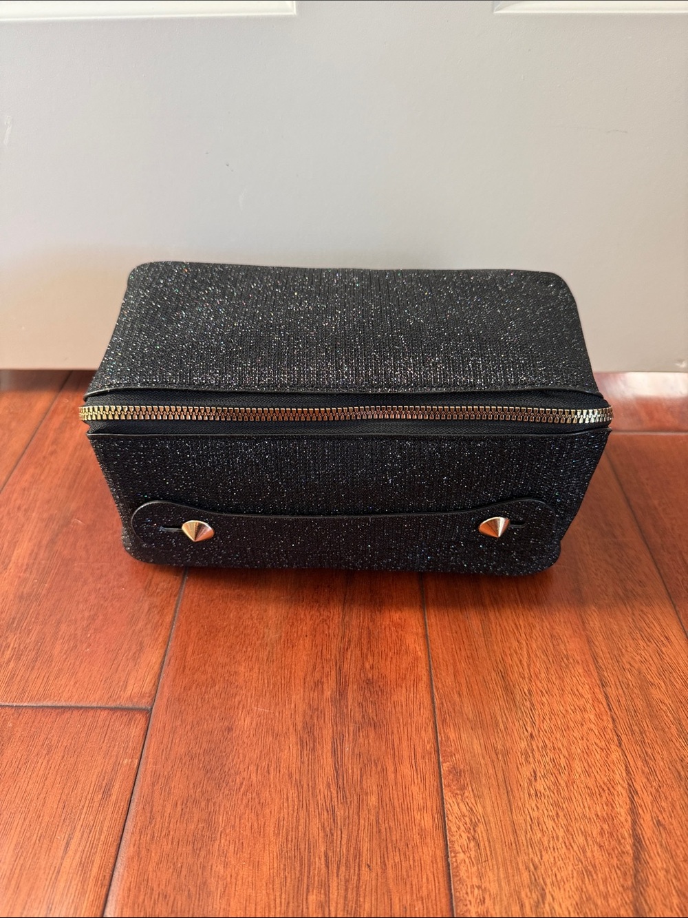 Brand New Black Sparkle Women's Cosmetic Case with Gold Hardware - Picture 4 of 10